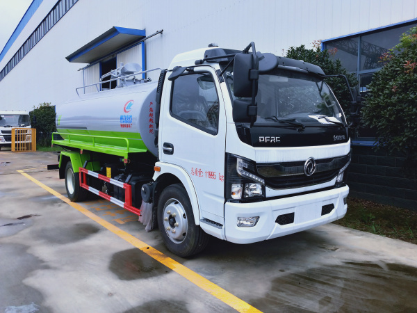 東風(fēng)大多利卡吸糞車(chē)8方