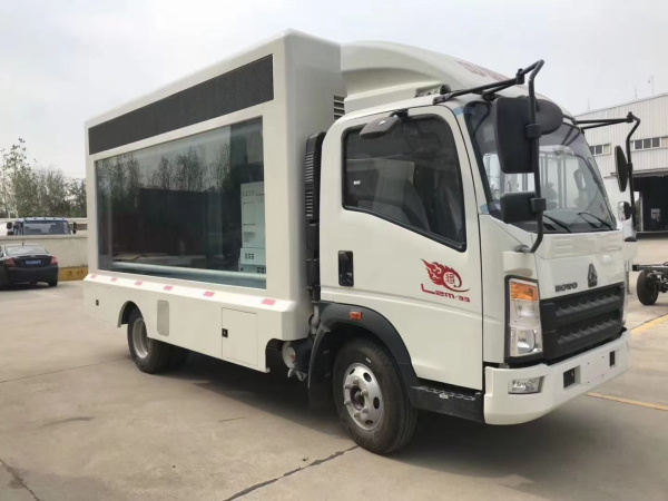 重汽豪沃廣告車