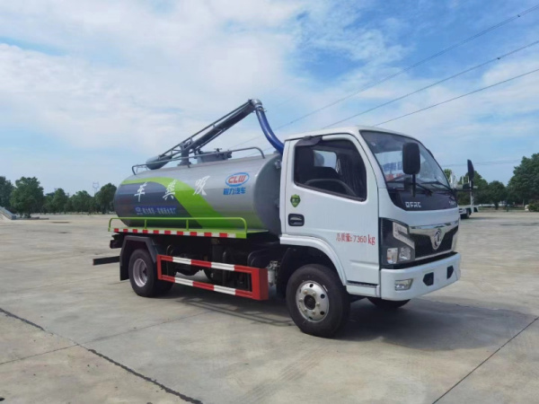 東風(fēng)福瑞卡吸糞車(chē)5方