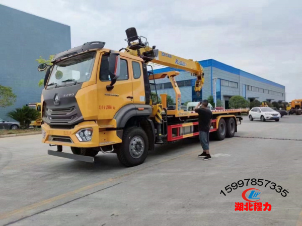 重汽豪瀚后雙橋一拖二帶吊清障車